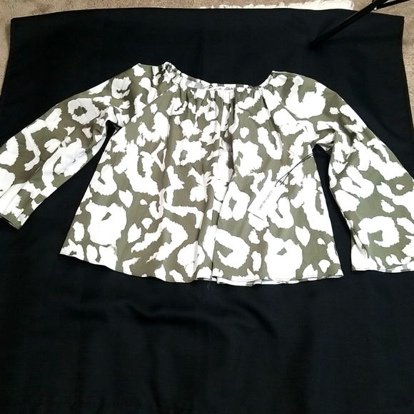 Elizabeth and James Boho Pattern Off Shoulder Top. S - Picture 6 of 13